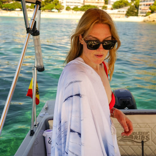 Coachella Towel Blue & White Tie Dye - HAMAMINGO